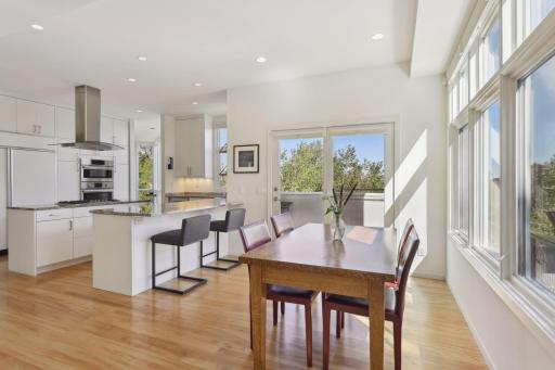 1611 Dupont Avenue S, Minneapolis, MN 55403