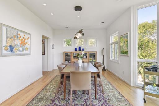 1611 Dupont Avenue S, Minneapolis, MN 55403