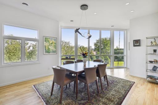1611 Dupont Avenue S, Minneapolis, MN 55403