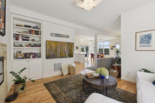 1611 Dupont Avenue S, Minneapolis, MN 55403