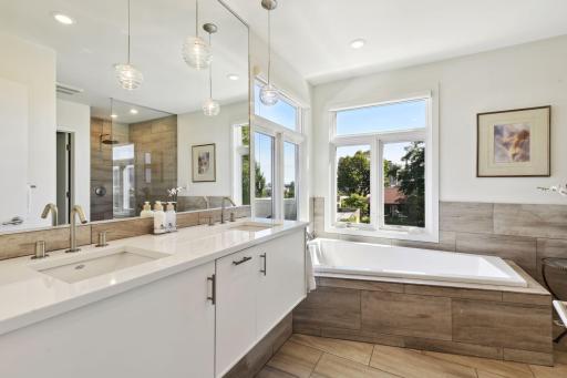 1611 Dupont Avenue S, Minneapolis, MN 55403