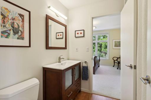 1611 Dupont Avenue S, Minneapolis, MN 55403