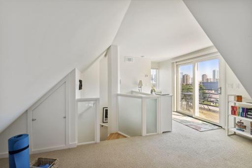 1611 Dupont Avenue S, Minneapolis, MN 55403