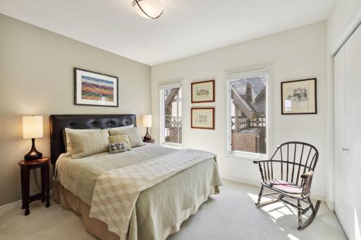 1611 Dupont Avenue S, Minneapolis, MN 55403