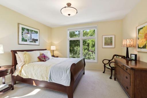 1611 Dupont Avenue S, Minneapolis, MN 55403