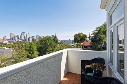 1611 Dupont Avenue S, Minneapolis, MN 55403