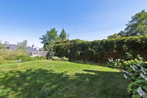 1611 Dupont Avenue S, Minneapolis, MN 55403