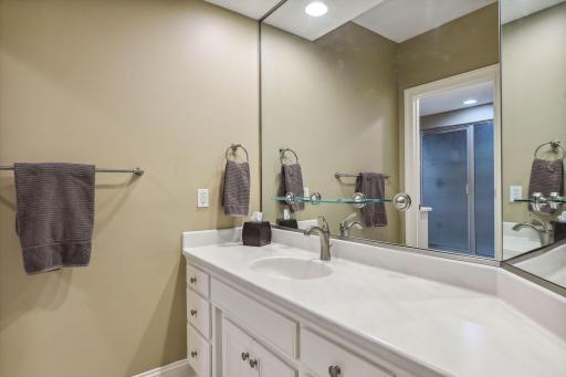 18590 Bearpath Trail, Eden Prairie, MN 55347