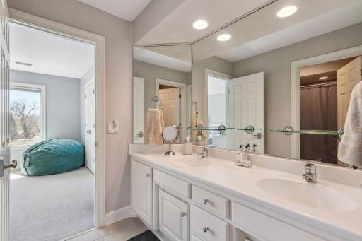 18590 Bearpath Trail, Eden Prairie, MN 55347