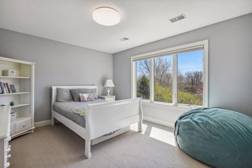 18590 Bearpath Trail, Eden Prairie, MN 55347