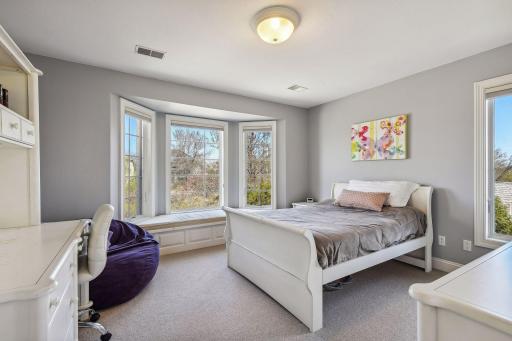 18590 Bearpath Trail, Eden Prairie, MN 55347