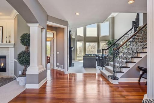 18590 Bearpath Trail, Eden Prairie, MN 55347