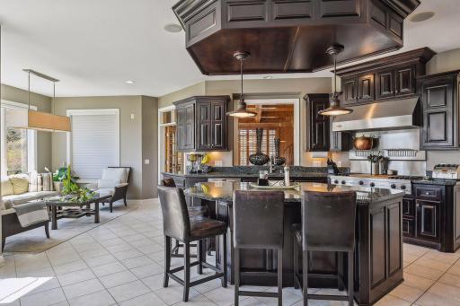 18590 Bearpath Trail, Eden Prairie, MN 55347