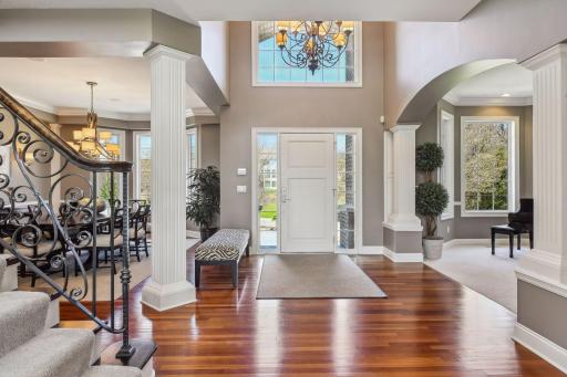 18590 Bearpath Trail, Eden Prairie, MN 55347