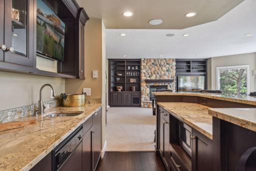 18590 Bearpath Trail, Eden Prairie, MN 55347