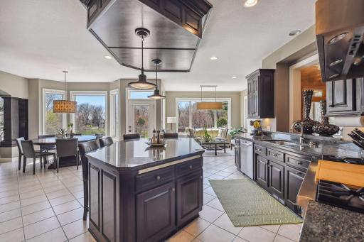 18590 Bearpath Trail, Eden Prairie, MN 55347