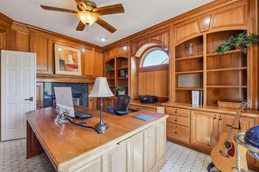 18590 Bearpath Trail, Eden Prairie, MN 55347