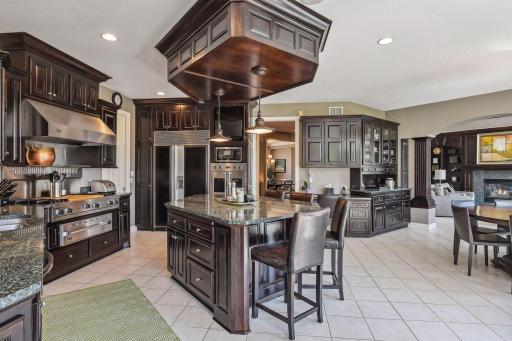 18590 Bearpath Trail, Eden Prairie, MN 55347