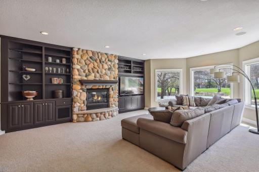 18590 Bearpath Trail, Eden Prairie, MN 55347