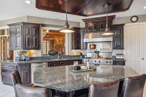 18590 Bearpath Trail, Eden Prairie, MN 55347