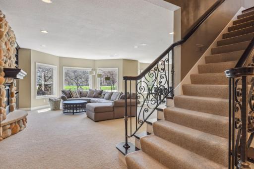 18590 Bearpath Trail, Eden Prairie, MN 55347