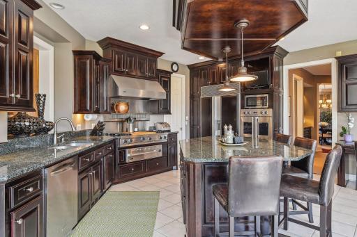 18590 Bearpath Trail, Eden Prairie, MN 55347