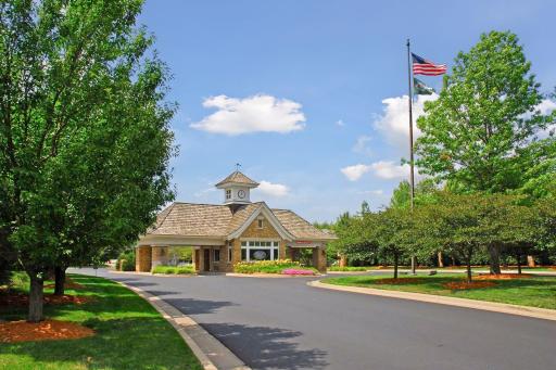 18590 Bearpath Trail, Eden Prairie, MN 55347