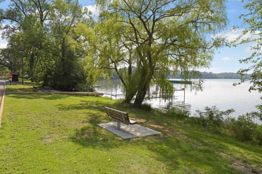 18590 Bearpath Trail, Eden Prairie, MN 55347