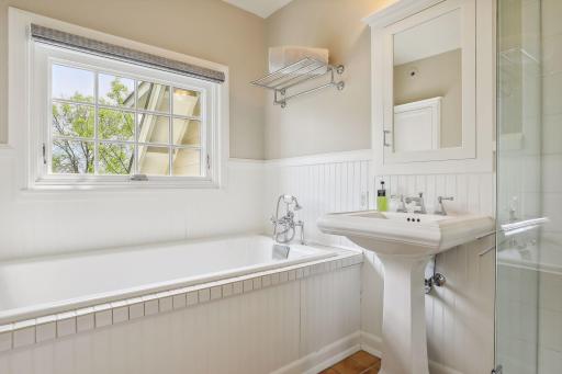 2105 Irving Avenue S, 5, Minneapolis, MN 55405