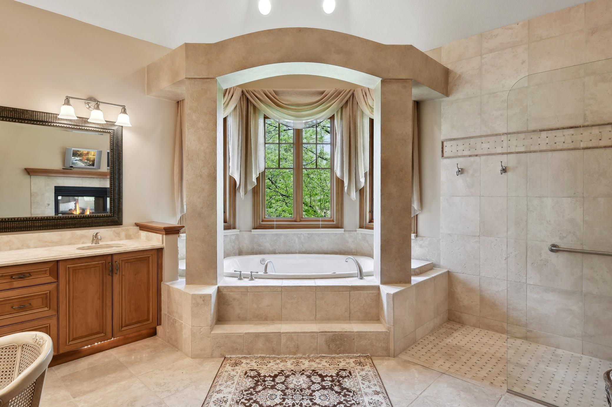 Soaking tub