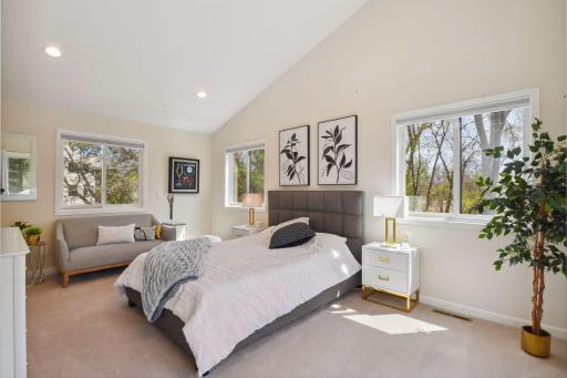 45 Clay Cliffe Drive, Excelsior, MN 55331