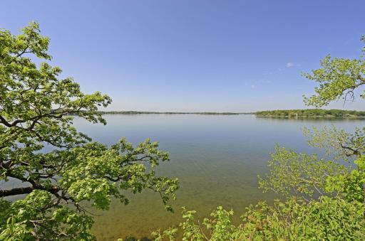 45 Clay Cliffe Drive, Excelsior, MN 55331