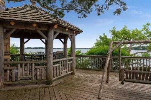 45 Clay Cliffe Drive, Excelsior, MN 55331