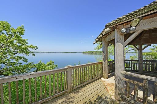 45 Clay Cliffe Drive, Excelsior, MN 55331
