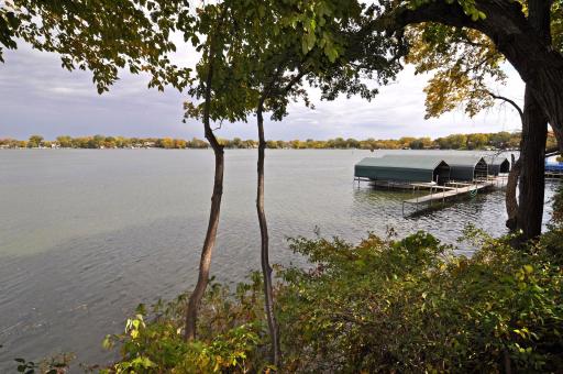 45 Clay Cliffe Drive, Excelsior, MN 55331
