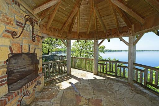 45 Clay Cliffe Drive, Excelsior, MN 55331