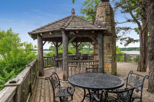 45 Clay Cliffe Drive, Excelsior, MN 55331