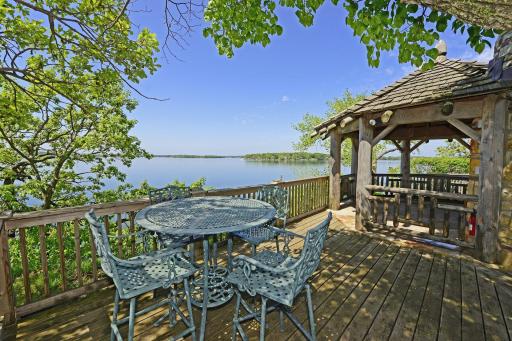 45 Clay Cliffe Drive, Excelsior, MN 55331