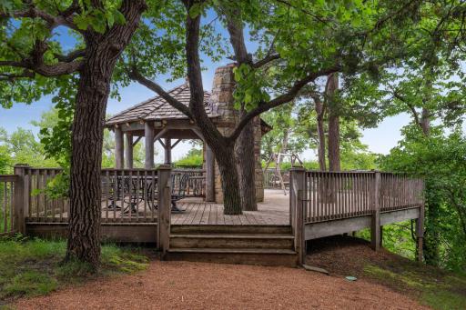 45 Clay Cliffe Drive, Excelsior, MN 55331