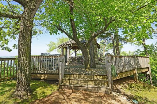 45 Clay Cliffe Drive, Excelsior, MN 55331