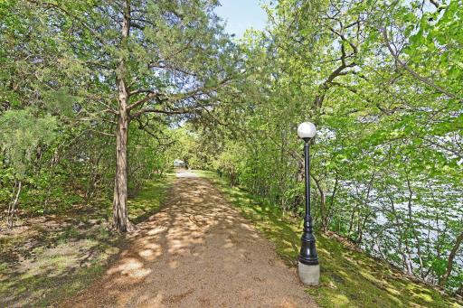 45 Clay Cliffe Drive, Excelsior, MN 55331