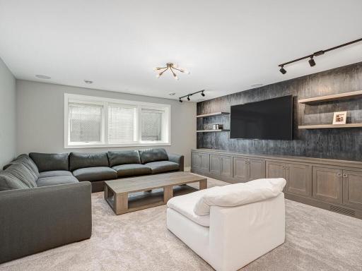 6109 Oaklawn Avenue, Edina, MN 55424
