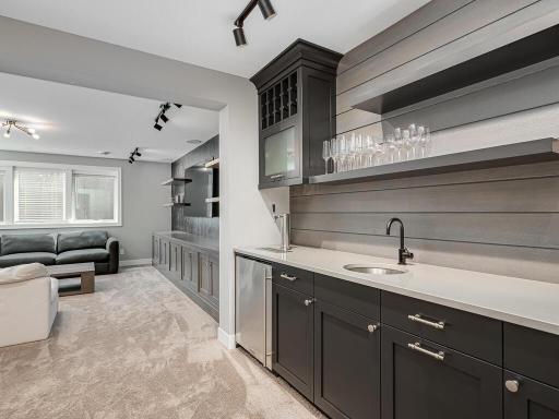 6109 Oaklawn Avenue, Edina, MN 55424