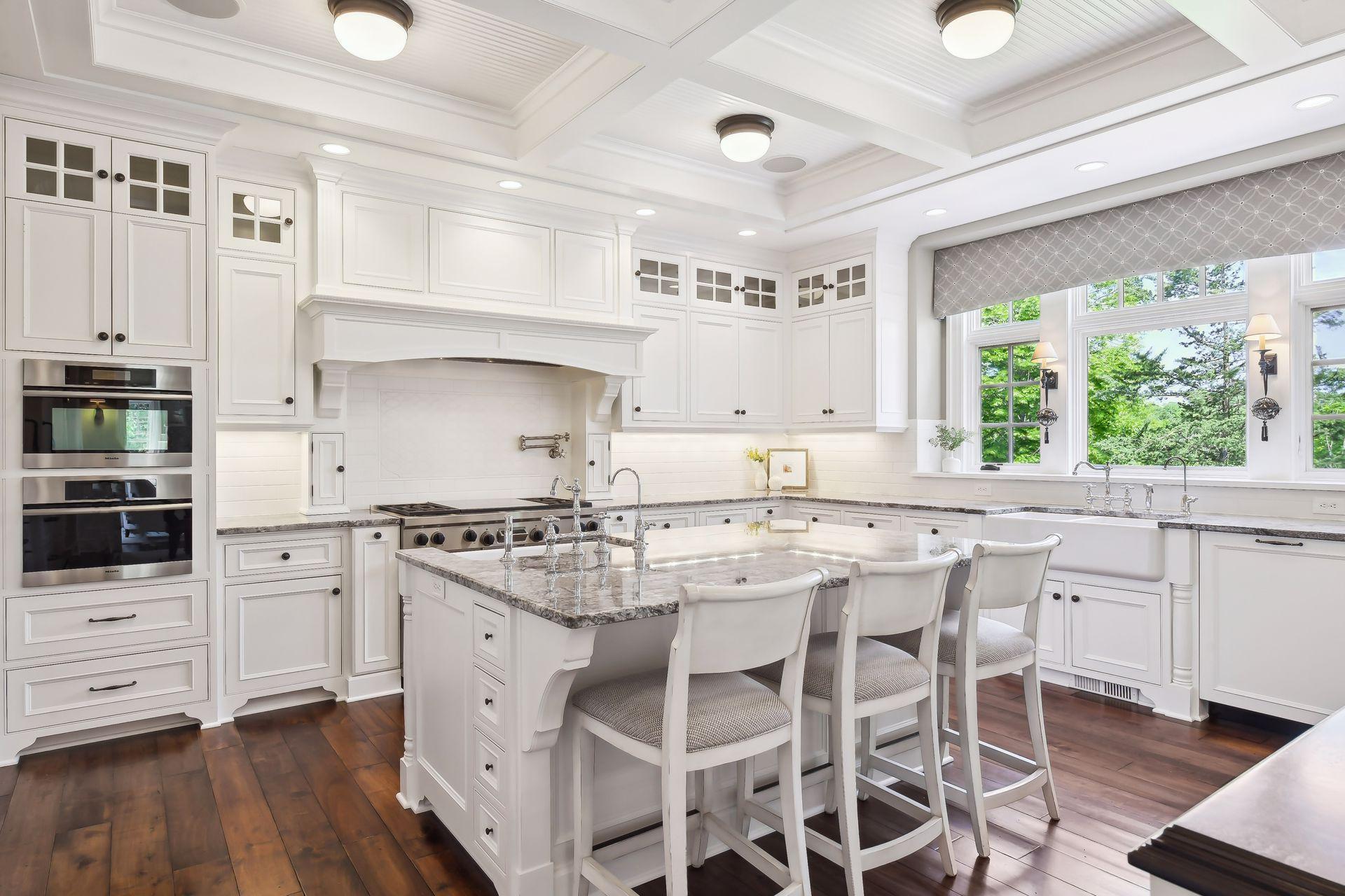 Whether you are hosting a large celebration or whipping up Saturday morning waffles, this space is perfectly designed to help you complete your meal with ease.