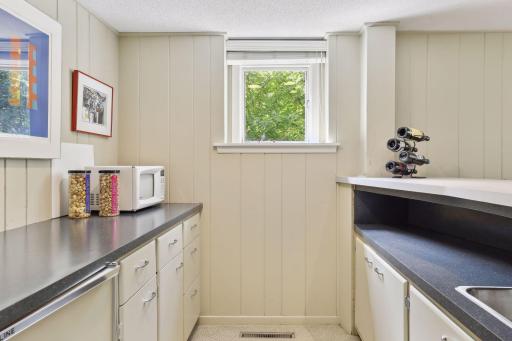 300 Westwood Drive N, Golden Valley, MN 55422