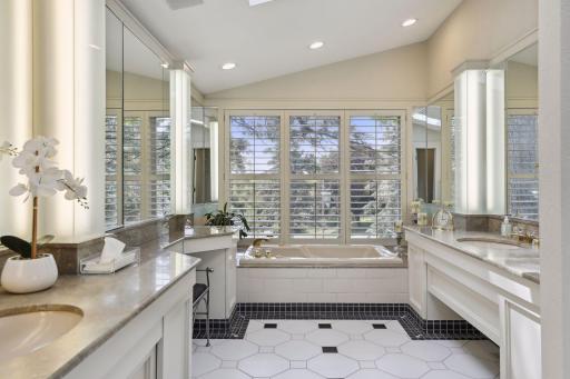300 Westwood Drive N, Golden Valley, MN 55422