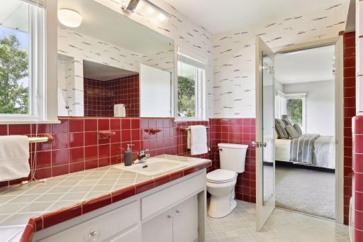 300 Westwood Drive N, Golden Valley, MN 55422