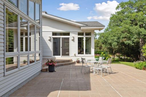 300 Westwood Drive N, Golden Valley, MN 55422