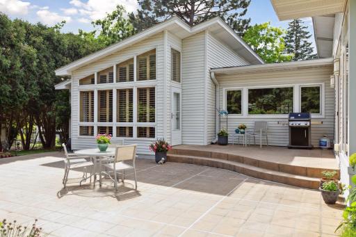300 Westwood Drive N, Golden Valley, MN 55422