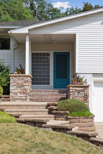 300 Westwood Drive N, Golden Valley, MN 55422